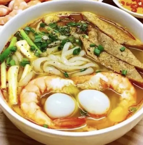 Hình ảnh Bánh canh bột gạo sắt hải sản