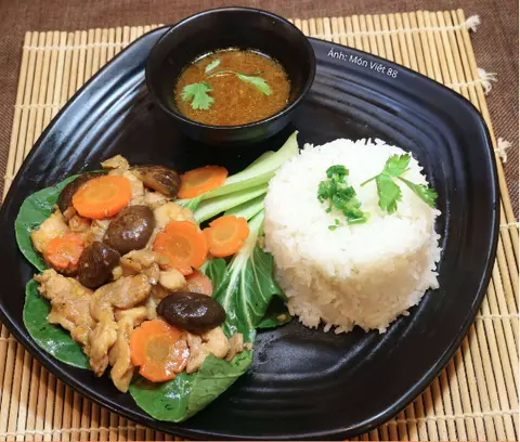 Hình ảnh Cơm gà hấp nấm đông cô