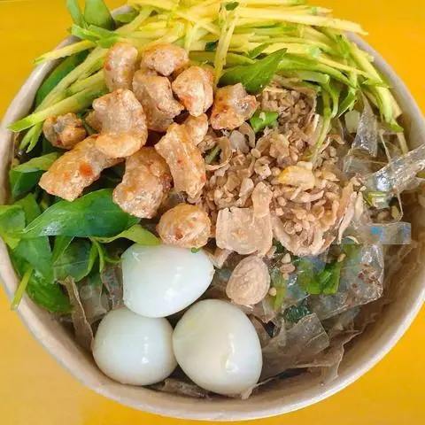 Hình ảnh Bánh tráng trộn muối nhuyễn trứng cút tóp mỡ