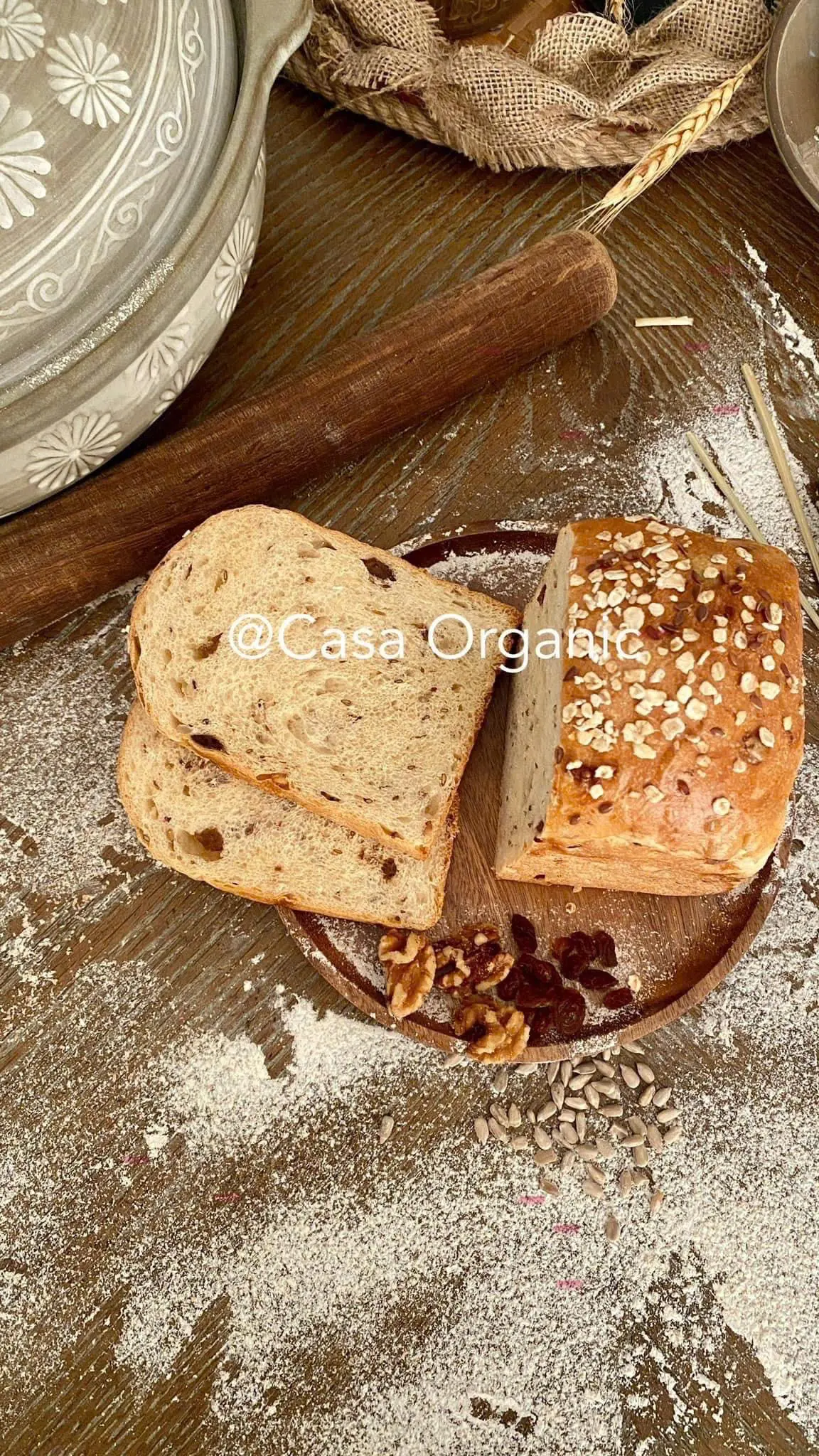 Hình ảnh Sandwich men sourdough mix nho và hạt tổng hợp
