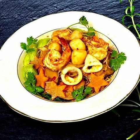 Hình ảnh Mì trứng hải sản dầu hào