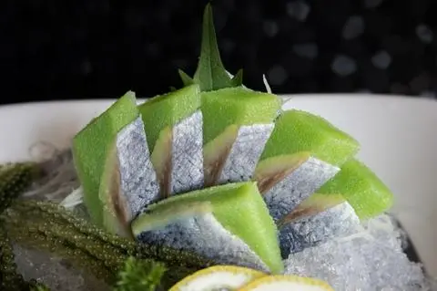 Hình ảnh Sashimi cá trích ép trứng xanh 15-16 miếng 160g