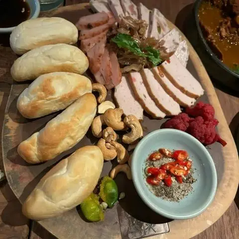 Hình ảnh Combo bánh mì nem - chả giò