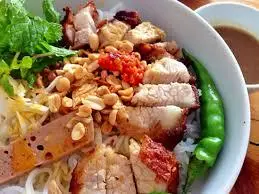 Hình ảnh Bánh hỏi heo quay ba rọi da giòn - nem nướng - củ kiệu
