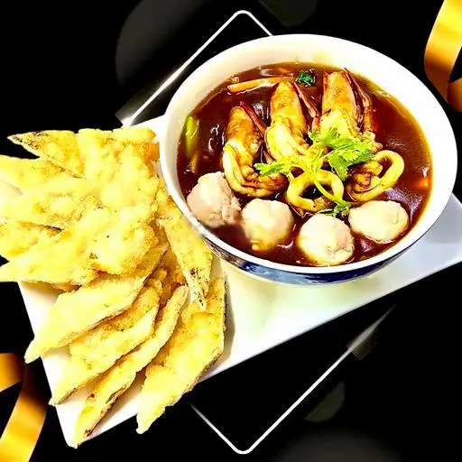 Hình ảnh Hủ tiếu áp chảo - sốt hải sản