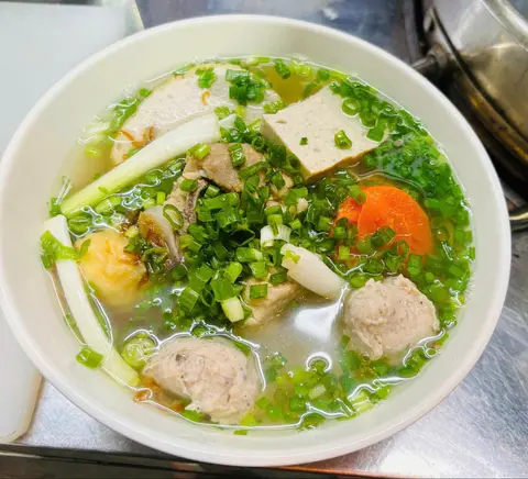 Hình ảnh Bún mọc tô đầy đủ