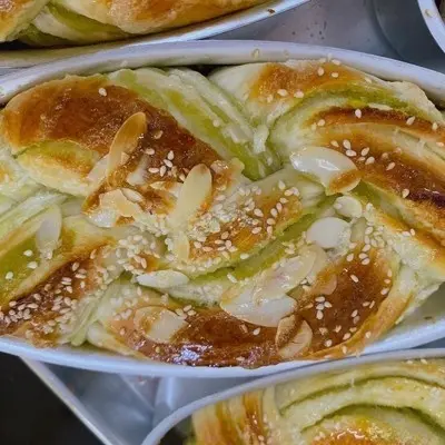 Hình ảnh Bánh mì hoa cúc đậu xanh