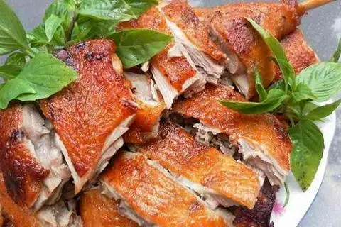 Hình ảnh Vịt cỏ nướng lá chúc