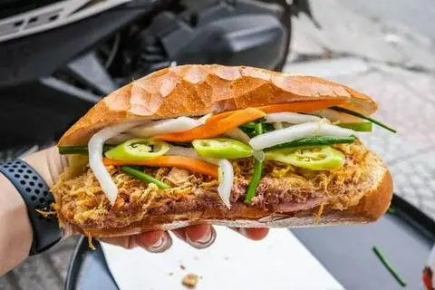 Hình ảnh Bánh Mì Thịt Nguội