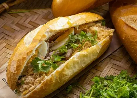 Hình ảnh Bánh mì Bình Định thập cẩm