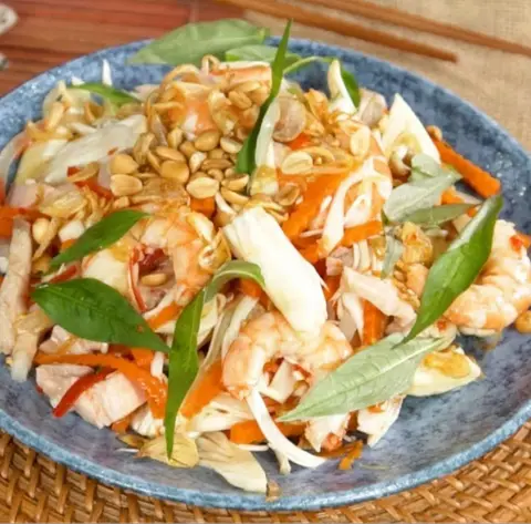 Hình ảnh Gỏi mít non trộn tôm thịt trứng 