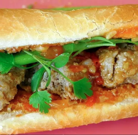 Hình ảnh Bánh mì ổ pate xíu mại