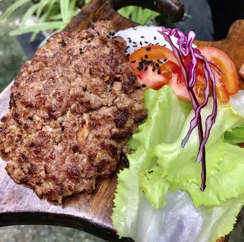 Hình ảnh Cơm bò nướng bơ tỏi