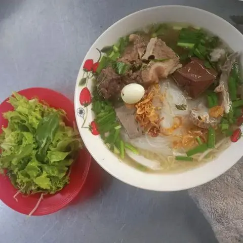 Hình ảnh Hủ tiếu mì gói xương