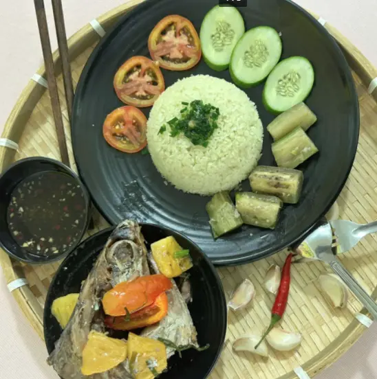 Hình ảnh Cơm tấm cá ngừ kho thơm
