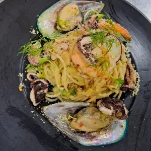 Hình ảnh Downtown seafood fettuccine