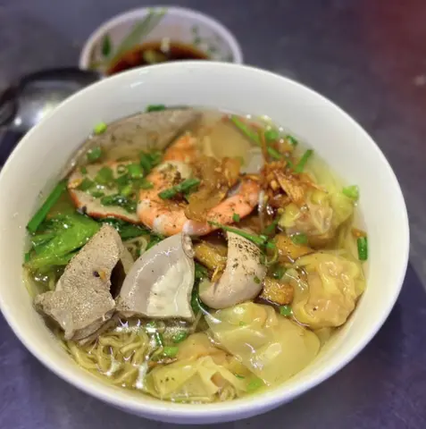 Hình ảnh Mì hoành thánh thập cẩm