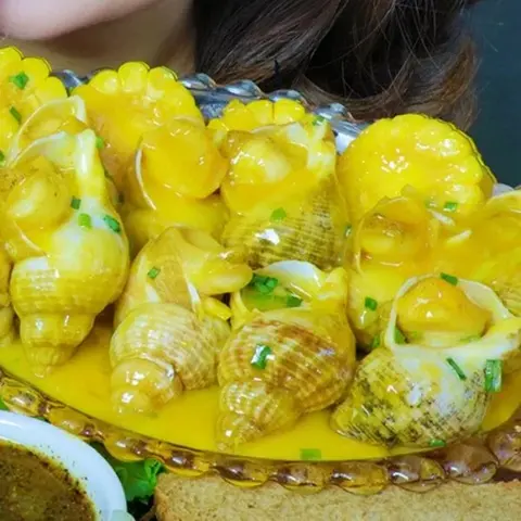 Hình ảnh Bulot sốt trứng muối - bắp