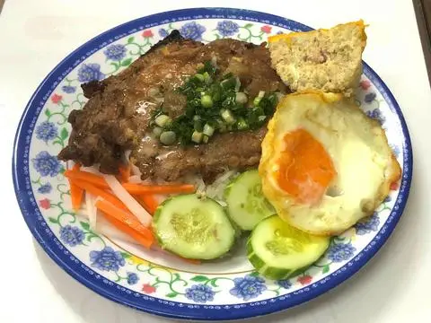 Hình ảnh Cơm Sườn Chả Trứng
