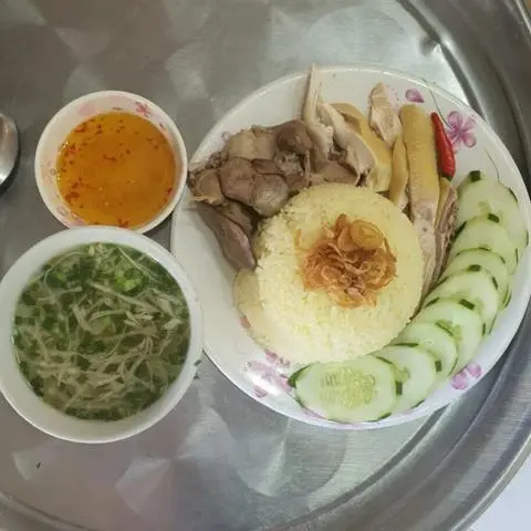 Hình ảnh Cơm gà và lòng gà trứng