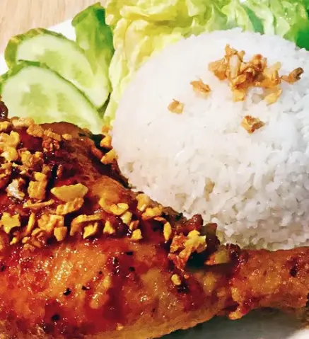 Hình ảnh Cơm gà chiên mắm