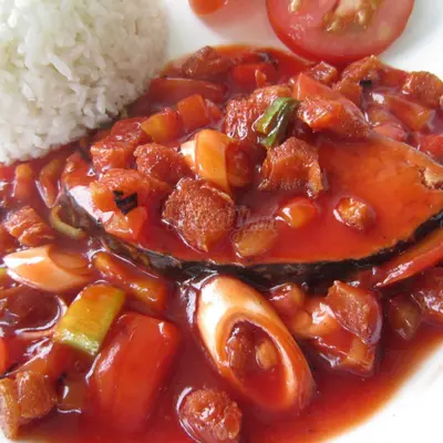 Hình ảnh Cơm cá chiên sốt cà chay