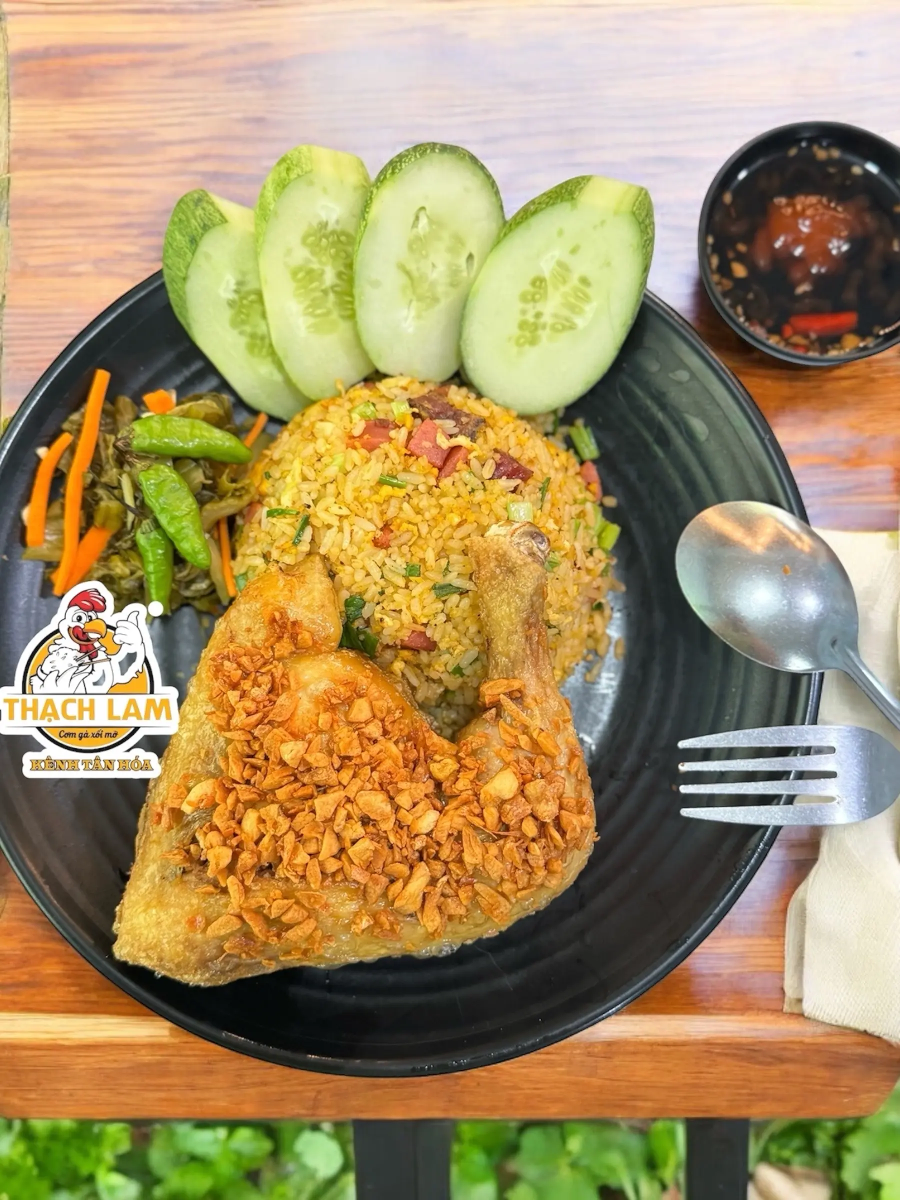 Hình ảnh Cơm chiên Dương Châu gà mắm tỏi - đùi lớn góc tư