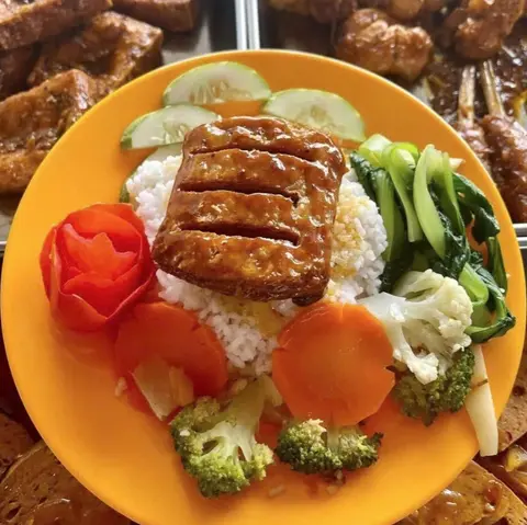 Hình ảnh Cơm sườn chay rim me