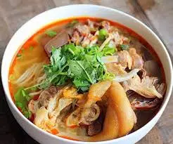 Hình ảnh Bún Bò Đầy Đủ Có Giò
