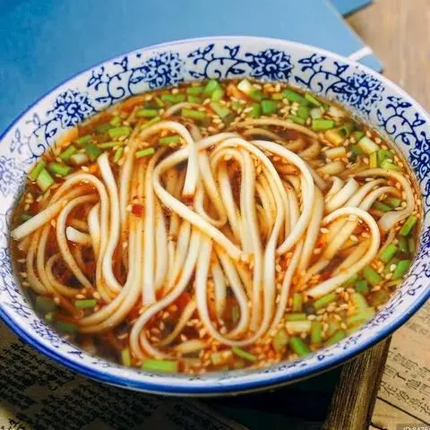 Hình ảnh Mì kéo canh rong biển chua cay - 酸汤拉麵
