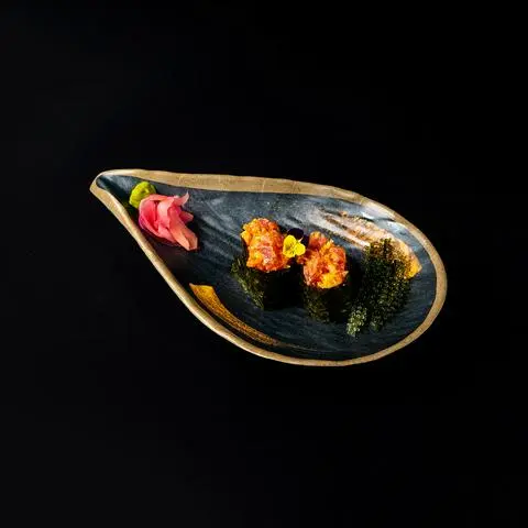 Hình ảnh Cơm cuộn cá ngừ sốt cay - spicy tuna mayo gunkan - gu04