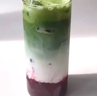 Hình ảnh Matcha latte việt quất
