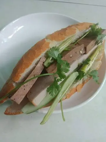 Hình ảnh Bánh mì chả bò
