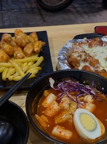 Hình ảnh Tokbokki sốt chua ngọt