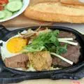 Hình ảnh Bò né 3 ngon (Bò, trứng, pate, bánh mì, rau)