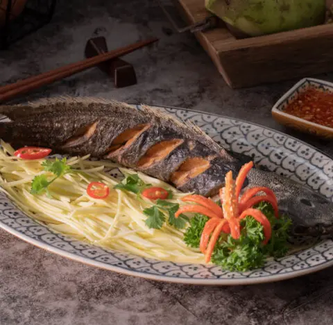 Hình ảnh Cá Trê Chiên Giòn & Xoài Bằm