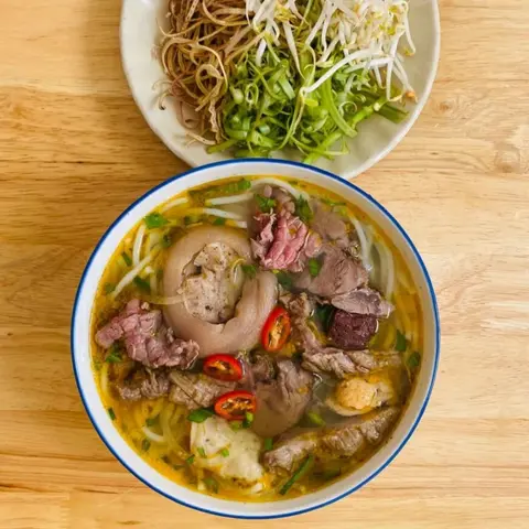 Hình ảnh Bún bò đặc biệt