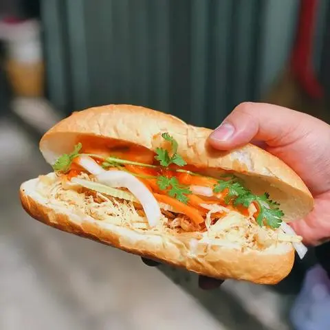 Hình ảnh Bánh mì pate chà bông