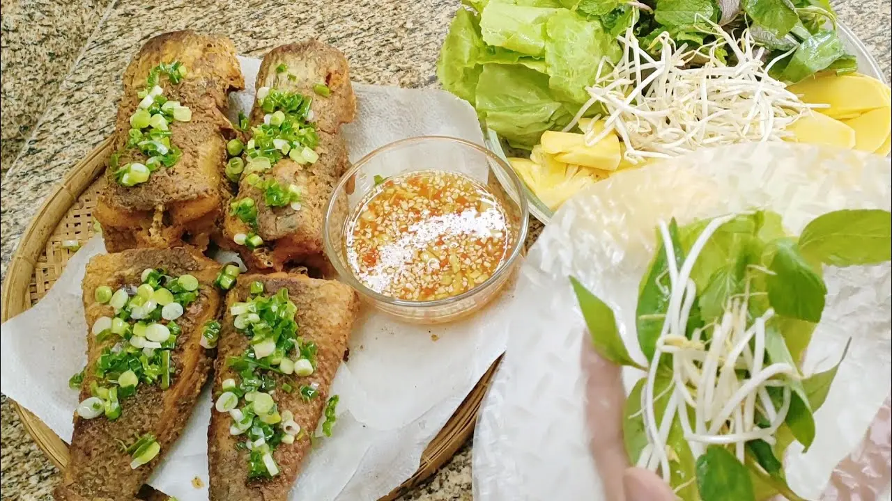 Hình ảnh Combo 1 - cá lóc chiên - thịt luộc