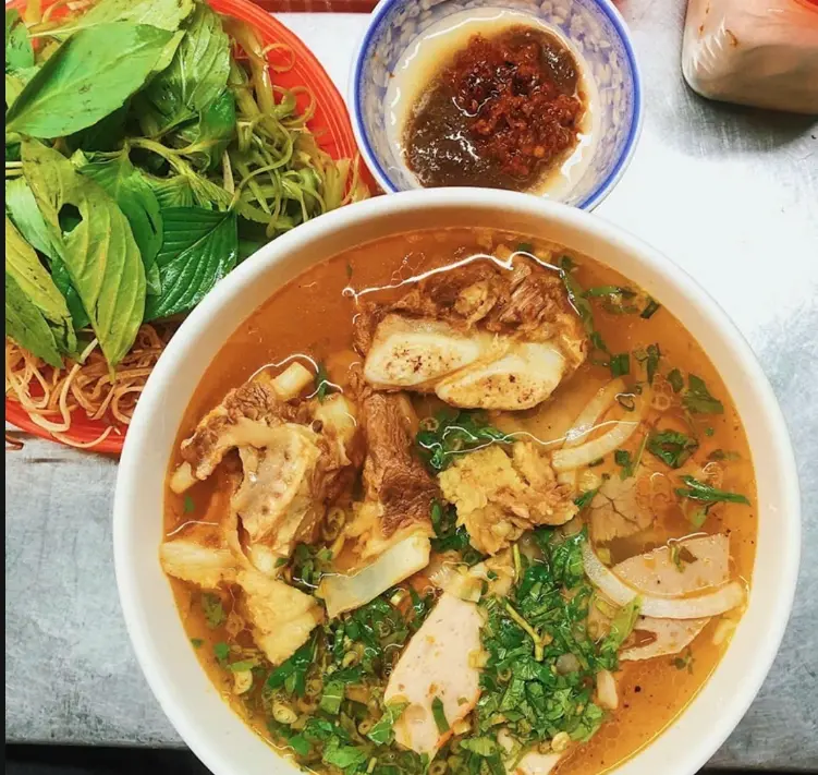 Hình ảnh Bún bò xương nạc chả