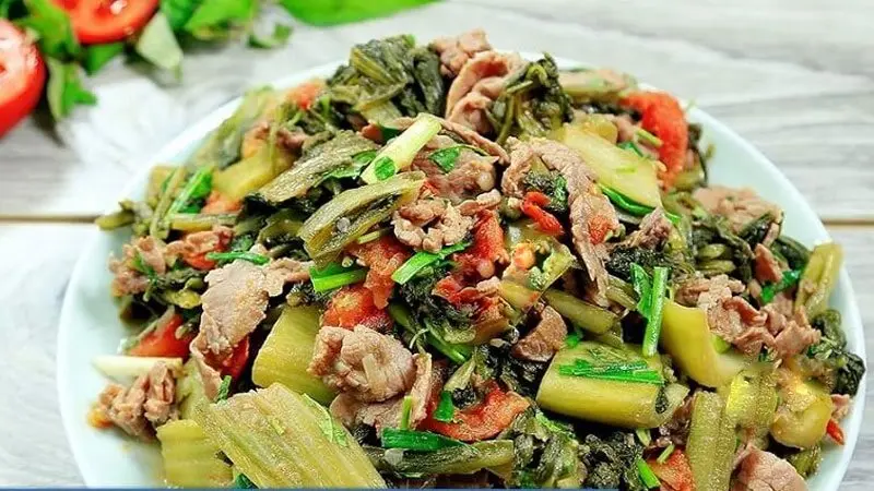 Hình ảnh cơm  bò xào cải chua