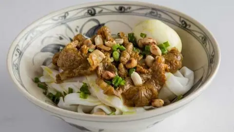 Hình ảnh Mì quảng bò tái