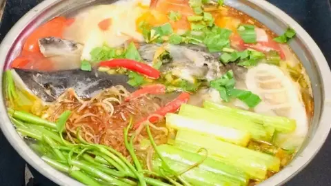 Hình ảnh Lẩu đầu cá hồi măng chua