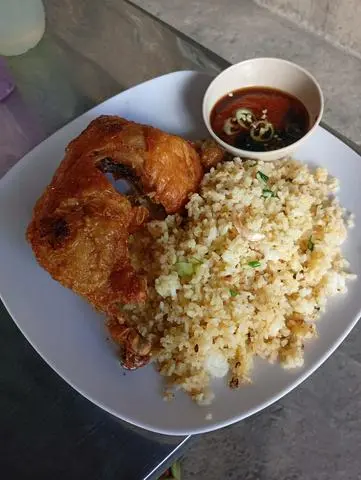 Hình ảnh Cơm gà xối mỡ