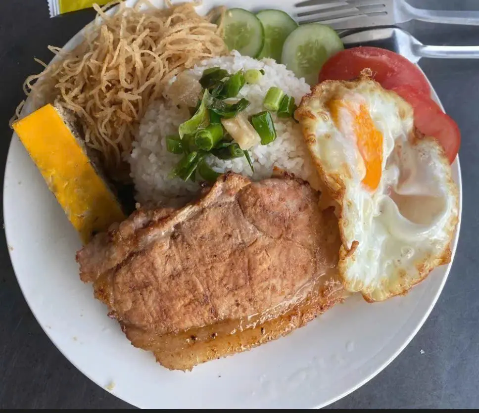 Hình ảnh Cơm sườn bì  trứng ( có hộp canh)