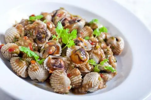 Hình ảnh Sò huyết xào me