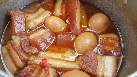 Hình ảnh Cơm hột vịt thịt kho