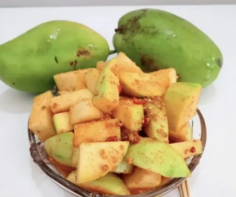 Hình ảnh Xoài keo lắc mắm đường - 500gr