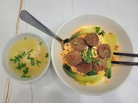 Hình ảnh Mì trộn bò viên