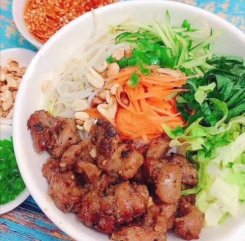 Hình ảnh Bánh hỏi nem nướng - thịt nướng